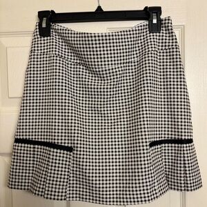 ✨Black, white and brown printed pleated skort✨